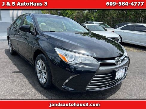 Used 2017 Toyota Camry LE w/ Moonroof Package FWD image 1