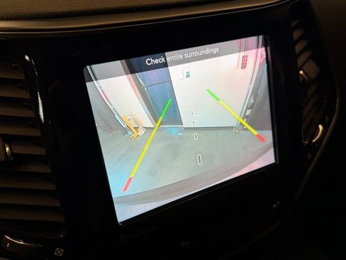 Used 2020 Jeep Cherokee Limited image 15