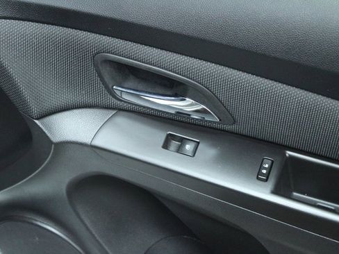 Used 2015 Chevrolet Cruze LT image 10