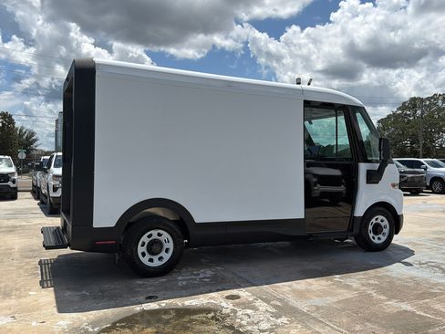 Used 2024 Chevrolet Brightdrop 400 w/ Commercial Equipment Package AWD/4WD image 10