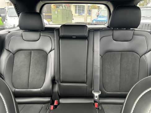 New 2025 Jeep Grand Cherokee Altitude image 17