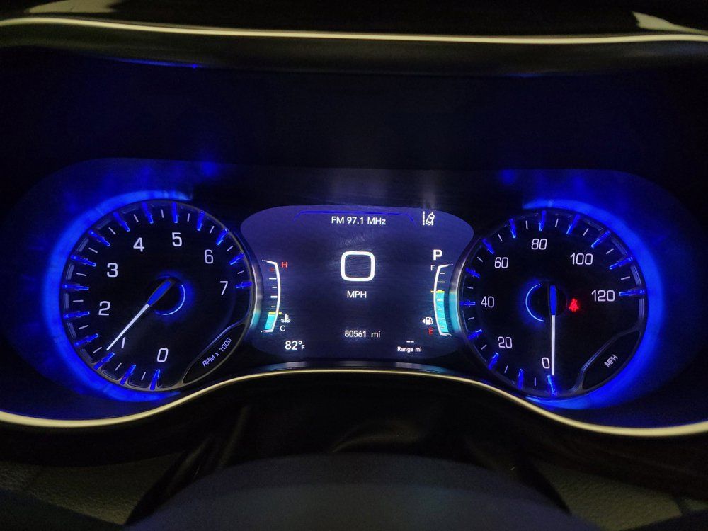 Used 2023 Chrysler Pacifica Limited FWD image 23