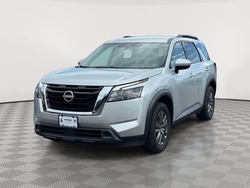 Used 2024 Nissan Pathfinder SV AWD/4WD image 3