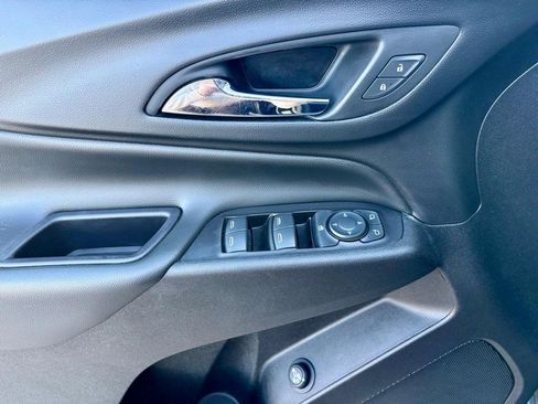 Used 2019 Chevrolet Equinox LT image 17