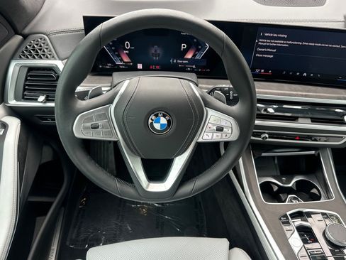 Used 2024 BMW X7 xDrive40i w/ Climate Comfort Package AWD/4WD image 18