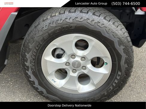 Used 2013 Jeep Wrangler Unlimited Sahara w/ Connectivity Group AWD/4WD image 22