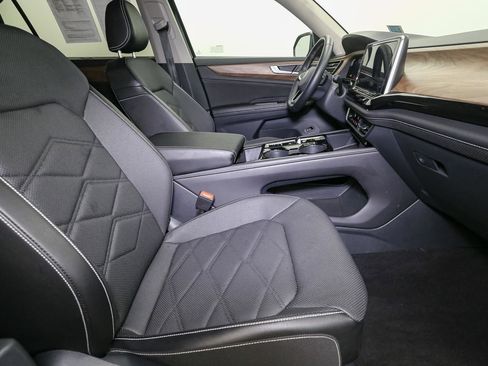 Used 2024 Volkswagen Atlas SE w/ Black Wheel Package image 19