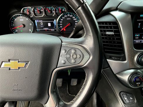Used 2018 Chevrolet Suburban LT AWD/4WD image 12