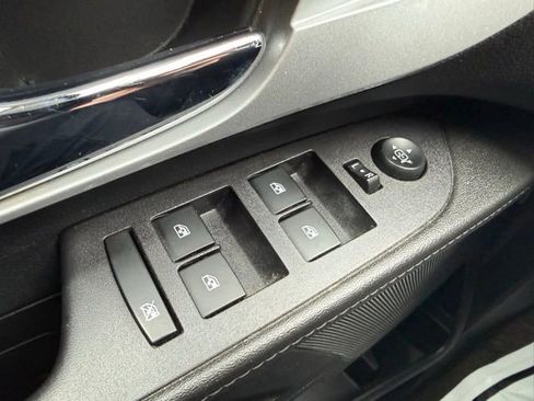 Certified 2017 Chevrolet Equinox LT w/ Convenience Package image 23