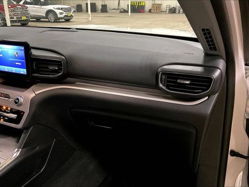 Certified 2023 Ford Explorer XLT w/ Equipment Group 202A AWD/4WD image 15