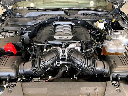 Used 2025 Ford Mustang GT Premium image 9