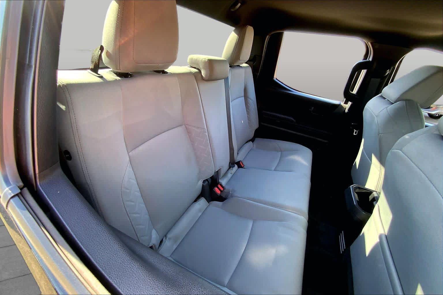 Used 2025 Toyota Tacoma SR5 AWD/4WD image 19