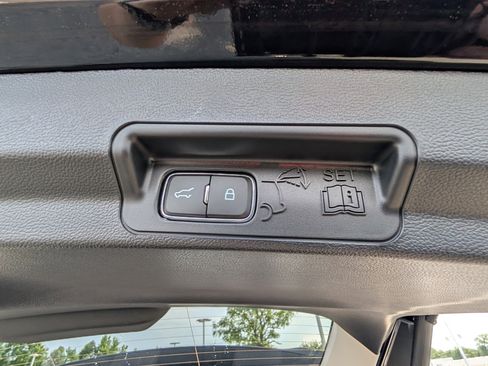 New 2025 Ford Explorer Active w/ Active Comfort Package image 10