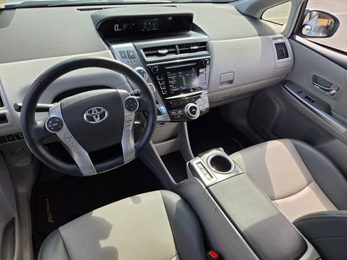 Used 2016 Toyota Prius V Four image 7