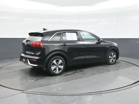 Used 2017 Kia Niro FE image 7