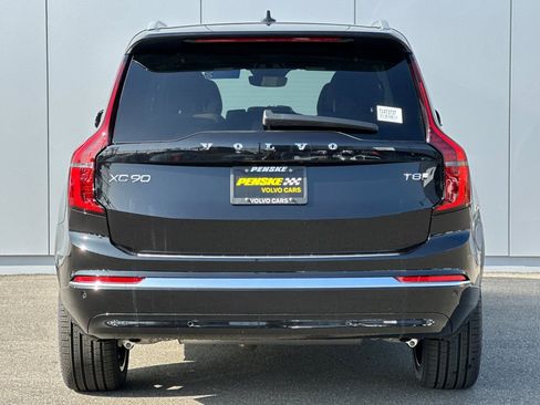 New 2026 Volvo XC90 T8 Plus w/ Protection Package Premier image 4