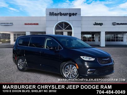 Used 2024 Chrysler Pacifica Select