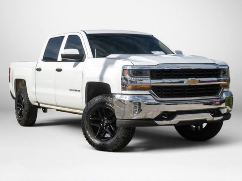 Used 2018 Chevrolet Silverado 1500 W/T w/ Trailering Package AWD/4WD image 4
