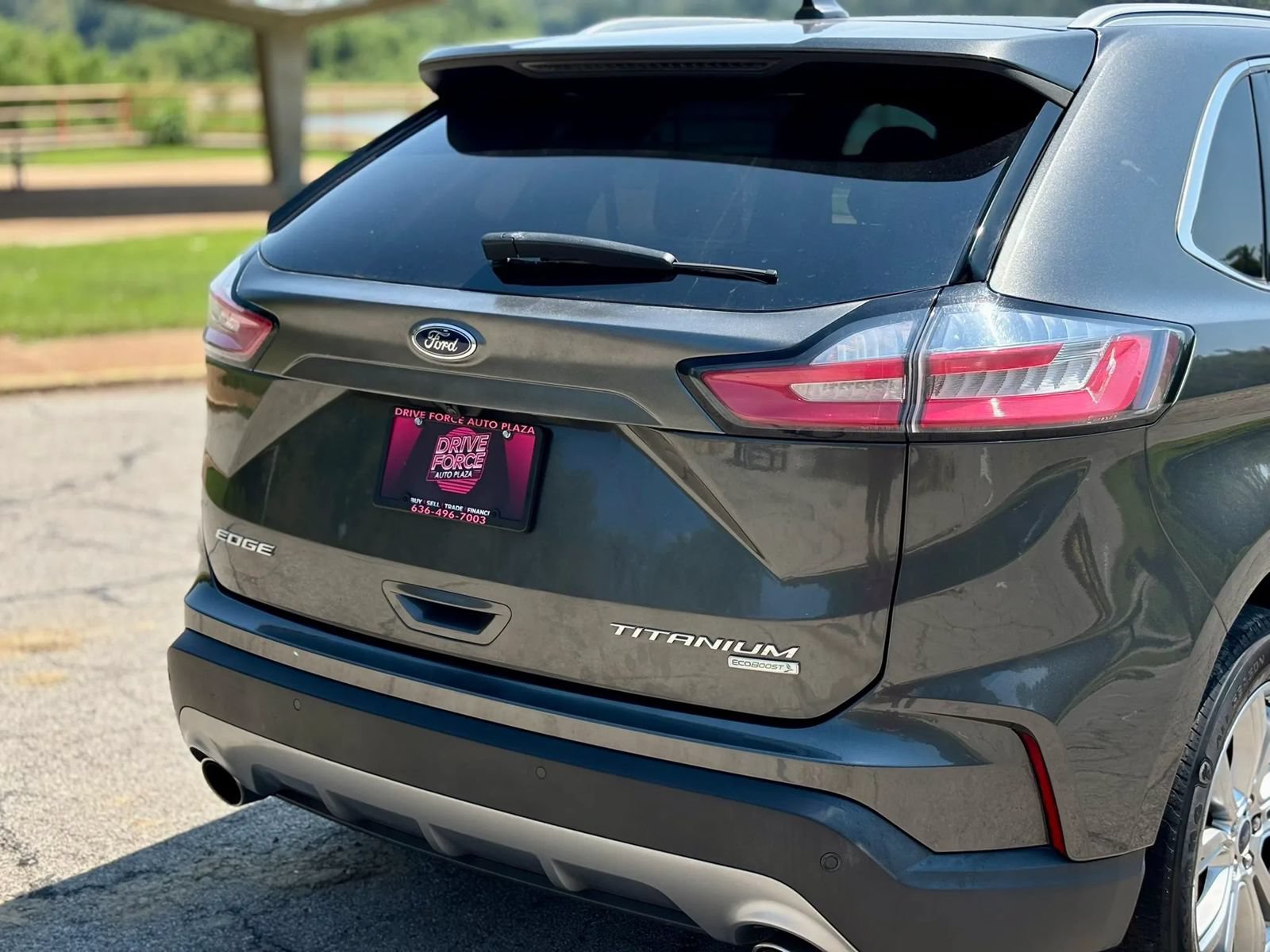 Used 2019 Ford Edge Titanium FWD image 7