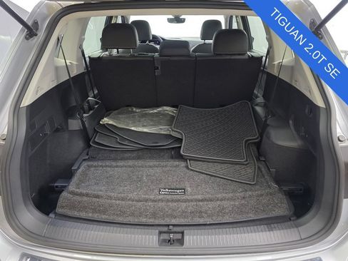 Used 2023 Volkswagen Tiguan SE w/ Panoramic Sunroof Package FWD image 16