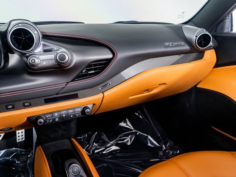 Used 2022 Ferrari F8 Tributo image 29