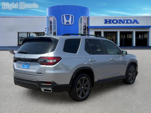 Certified 2023 Honda Pilot Sport image 9