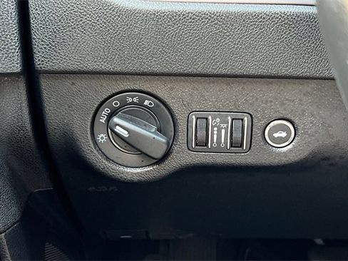 Used 2023 Dodge Charger SXT image 36