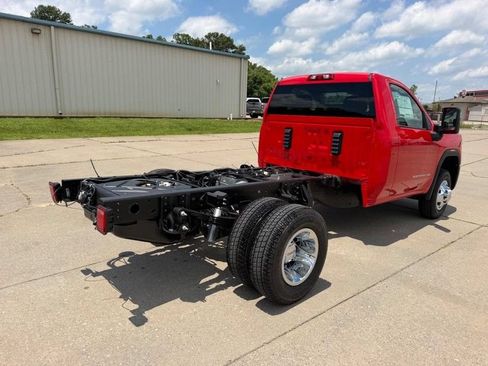 New 2026 GMC Sierra 3500 SLE w/ SLE Convenience Package RWD image 3