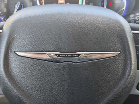 Used 2023 Chrysler Pacifica Limited FWD image 38