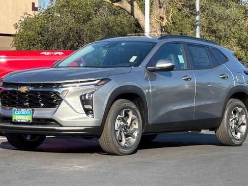 New 2026 Chevrolet Trax LT w/ Driver Confidence Package image 7