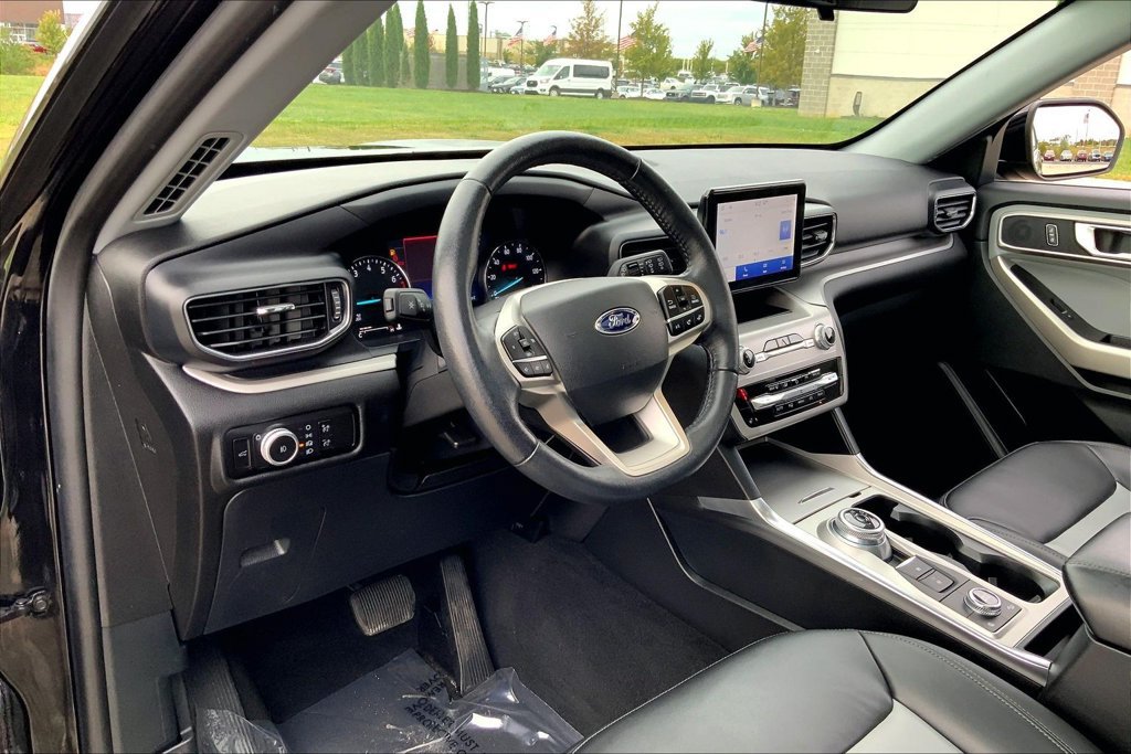 Used 2023 Ford Explorer XLT w/ Equipment Group 202A AWD/4WD image 13