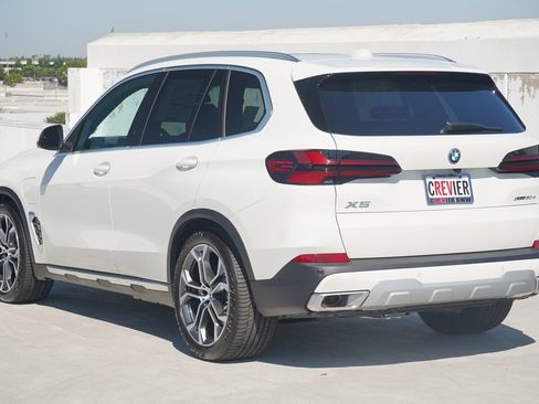 Used 2026 BMW X5 xDrive50e w/ Premium Package image 8