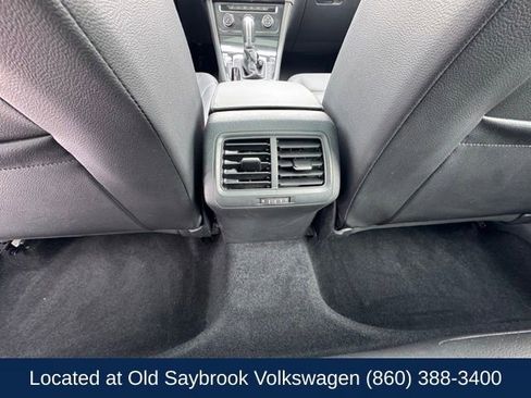 Used 2018 Volkswagen Golf SE image 12