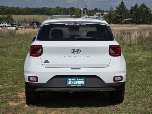 New 2026 Hyundai Venue SEL FWD image 4