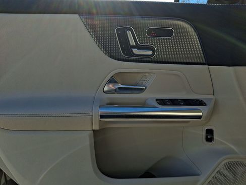 Used 2022 Mercedes-Benz GLA 250 4MATIC image 12