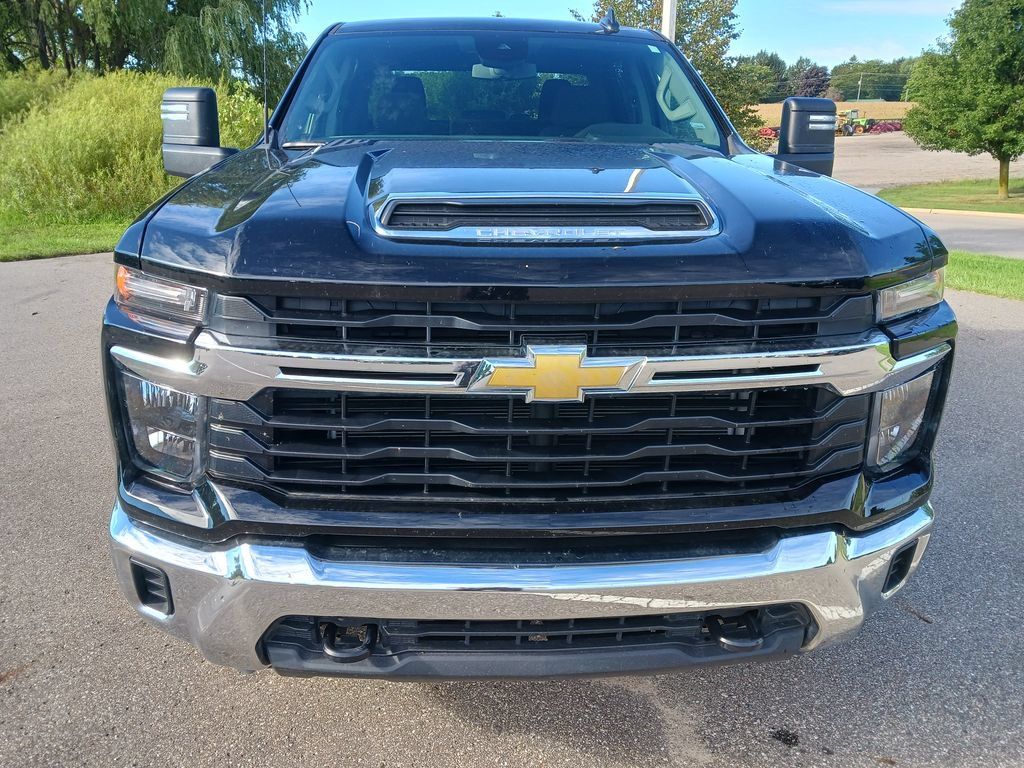 Used 2026 Chevrolet Silverado 2500 LT AWD/4WD image 3