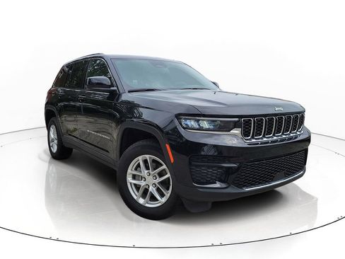 Used 2025 Jeep Grand Cherokee Laredo X RWD image 1