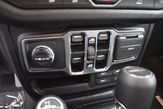 Used 2025 Jeep Gladiator Sport AWD/4WD image 24