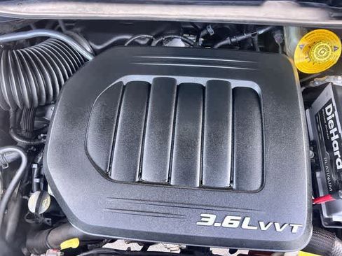 Used 2015 Chrysler Town & Country LX FWD image 10