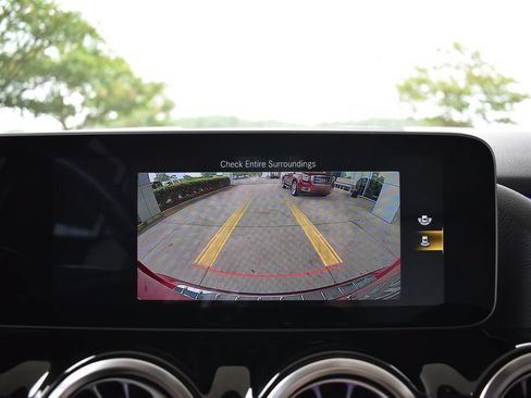 Used 2021 Mercedes-Benz GLA 250 4MATIC w/ Premium Package image 19