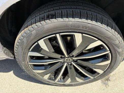 New 2026 Volvo XC90 B6 Plus w/ Protection Package Premier AWD/4WD image 35