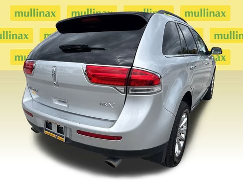 Used 2013 Lincoln MKX FWD image 4