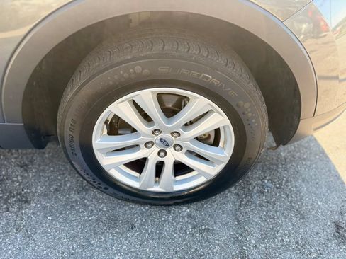 Used 2018 Ford Explorer XLT w/ Equipment Group 202A AWD/4WD image 14
