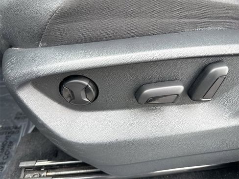 Used 2021 Volkswagen Tiguan SE w/ Panoramic Sunroof Package image 14