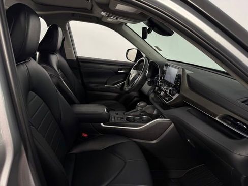 Used 2022 Toyota Highlander XLE image 15