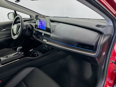 Used 2025 Toyota Prius XLE image 27