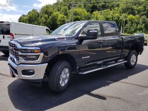 Certified 2026 RAM 2500 Big Horn AWD/4WD image 3