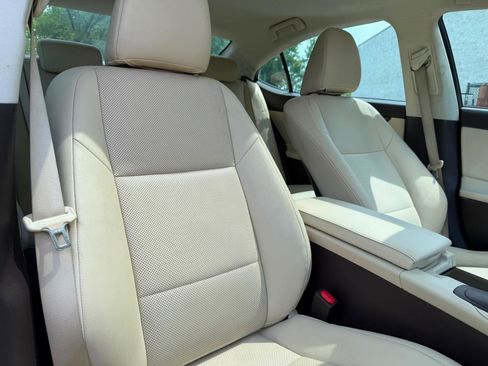 Used 2016 Lexus ES 350 w/ Premium Package w/Wood Trim FWD image 26