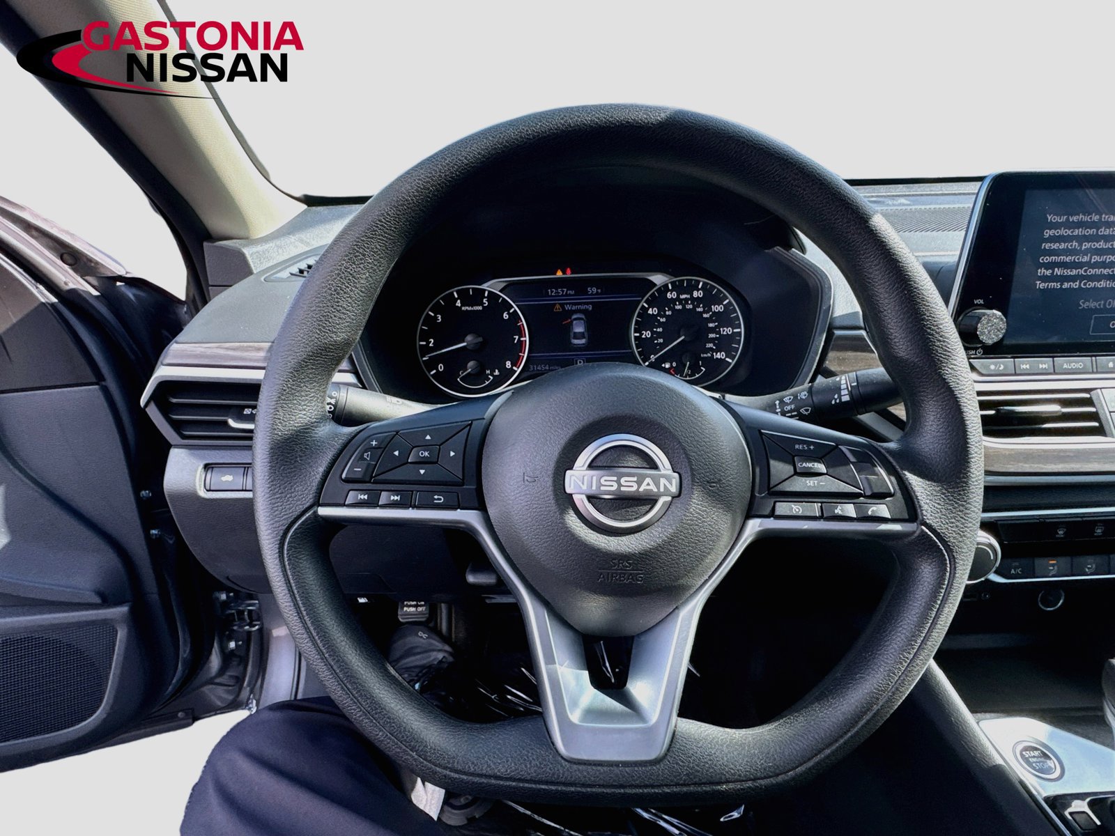 Used 2025 Nissan Altima 2.5 SV FWD image 14