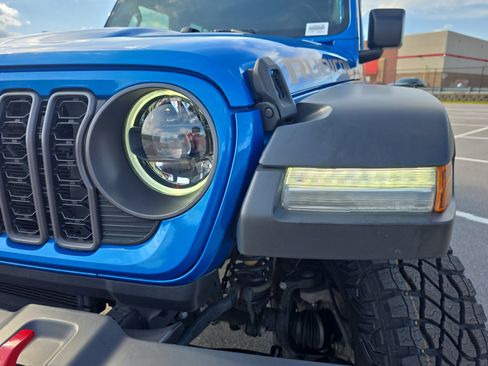 Used 2024 Jeep Wrangler Unlimited Rubicon w/ Convenience Group AWD/4WD image 29